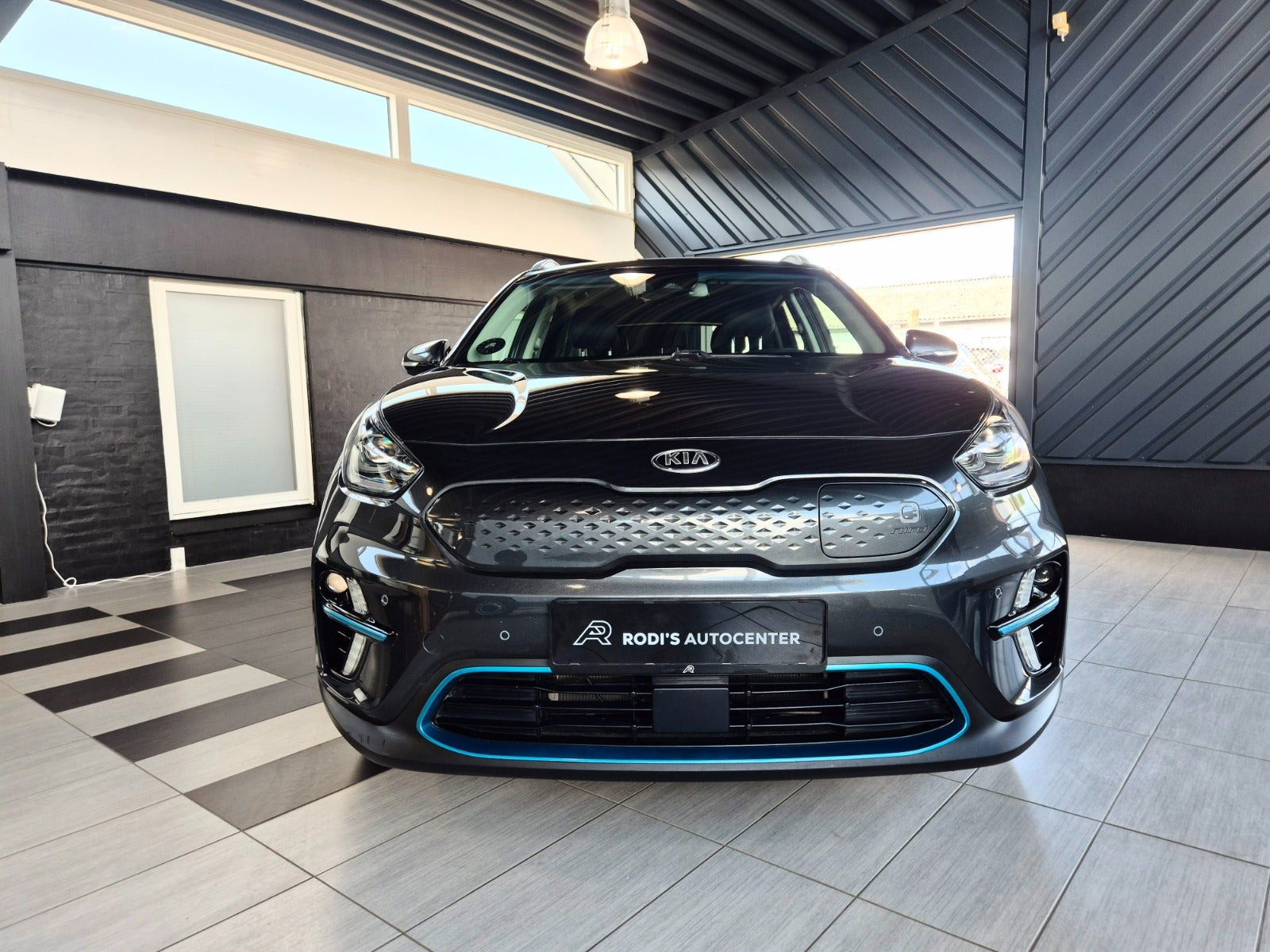 Grå Kia e-Niro fra 2021