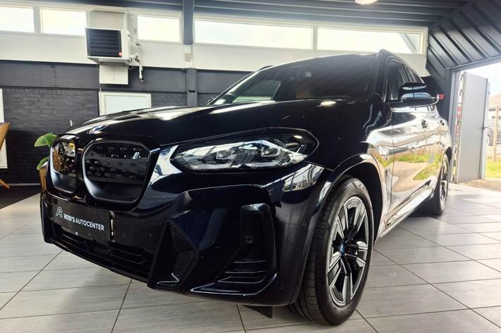 Sort BMW iX3 fra 2023