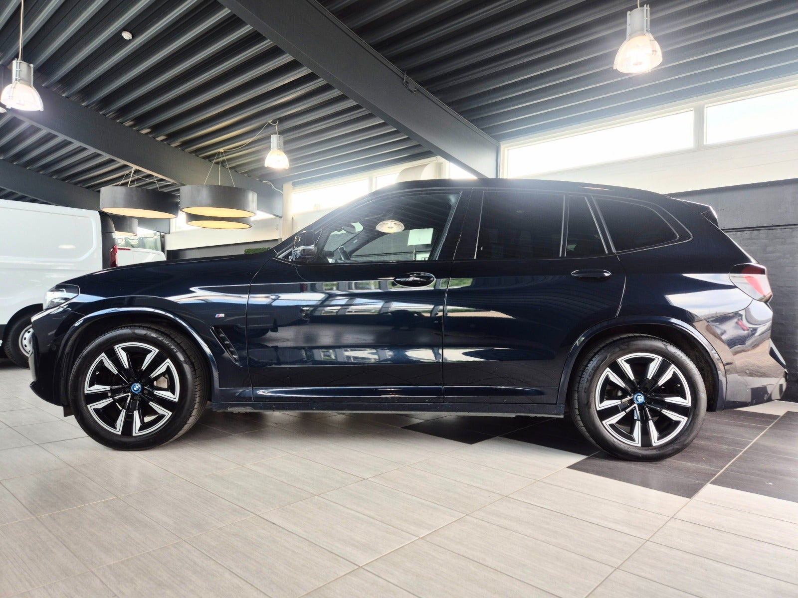 Sort BMW iX3 fra 2023