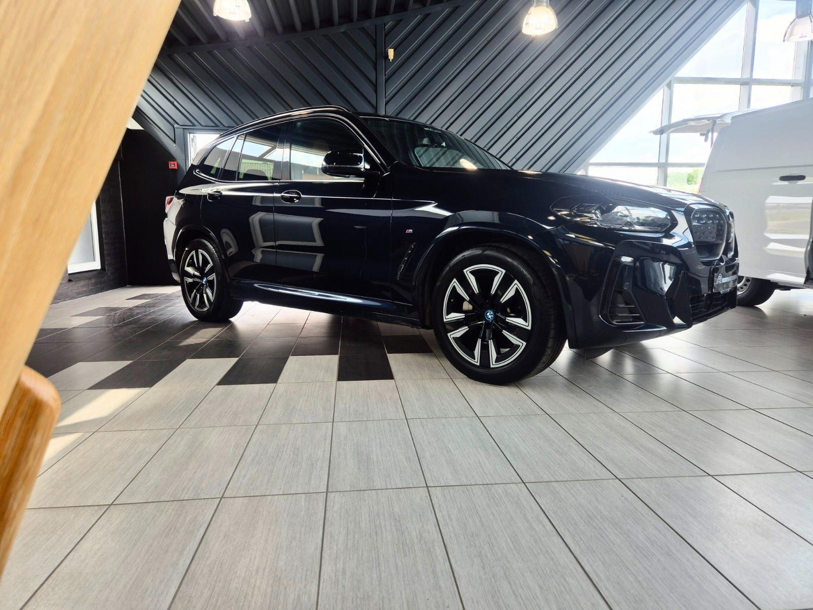Sort BMW iX3 fra 2023