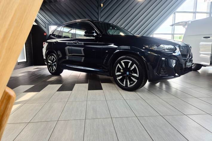 Sort BMW iX3 fra 2023