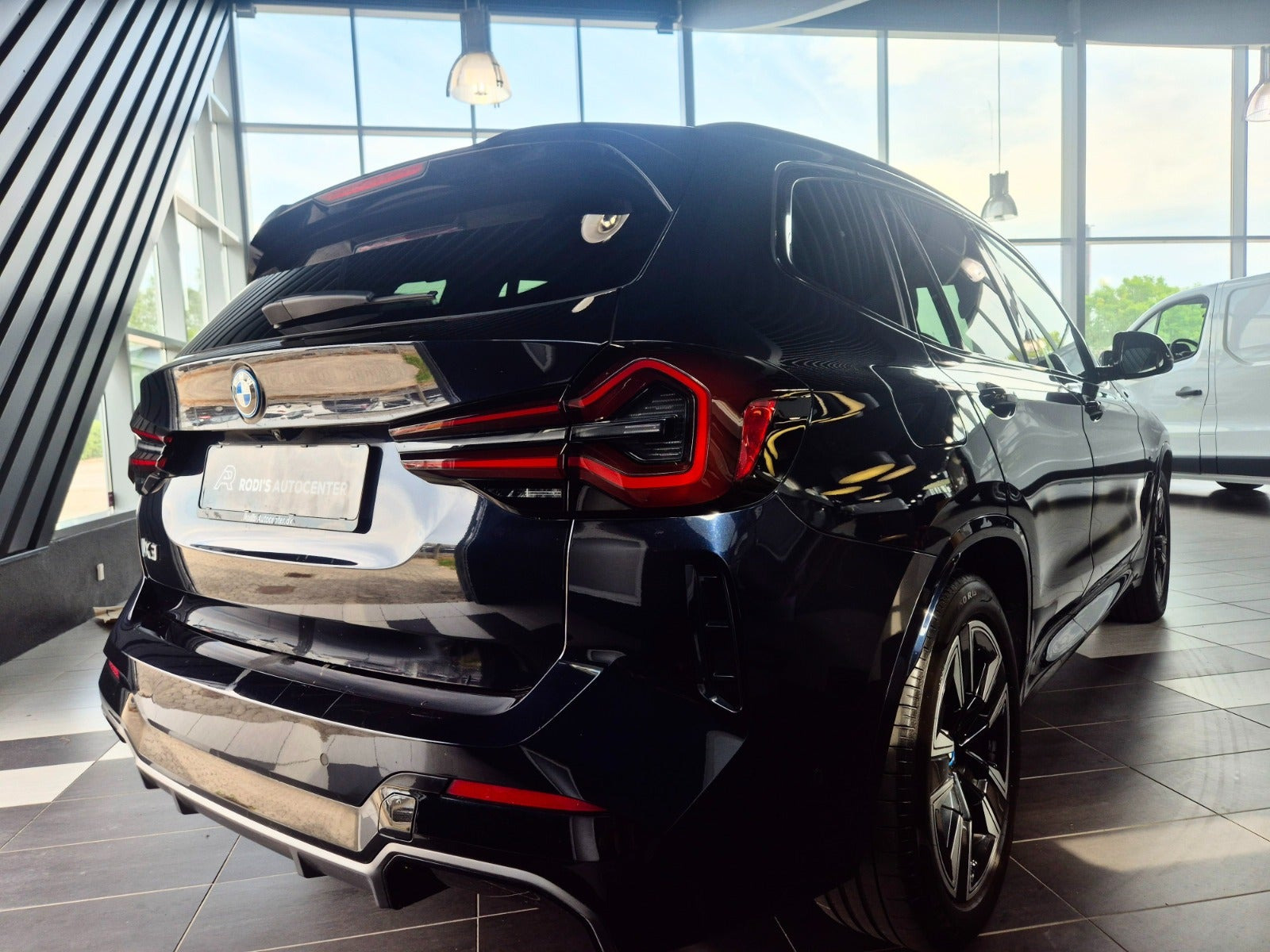 Sort BMW iX3 fra 2023