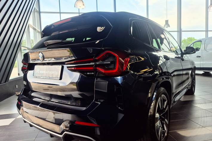 Sort BMW iX3 fra 2023
