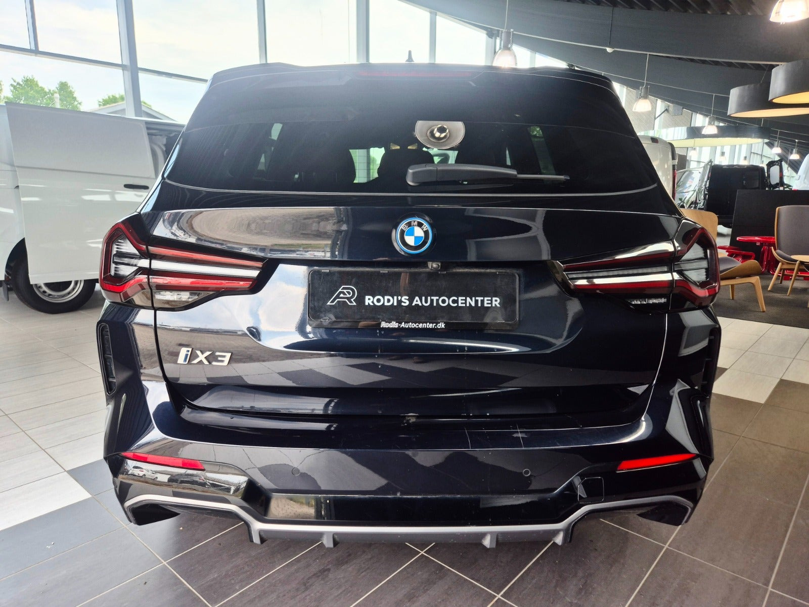 Sort BMW iX3 fra 2023