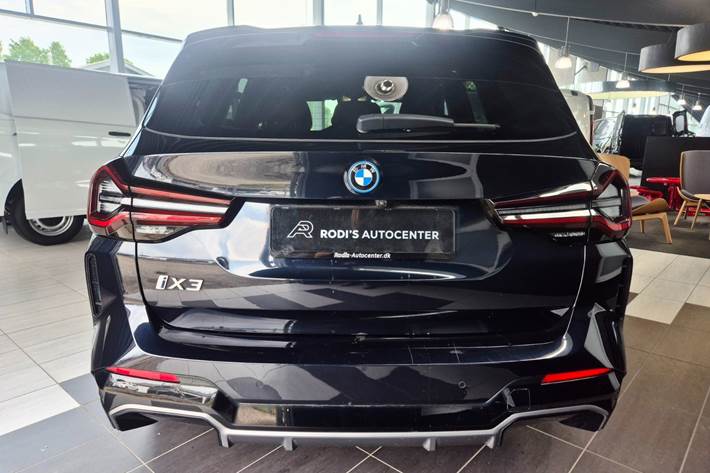 Sort BMW iX3 fra 2023