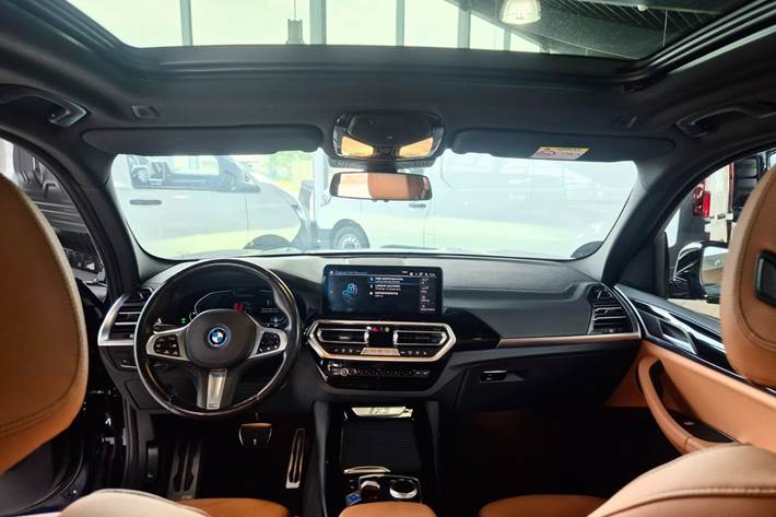 Sort BMW iX3 fra 2023