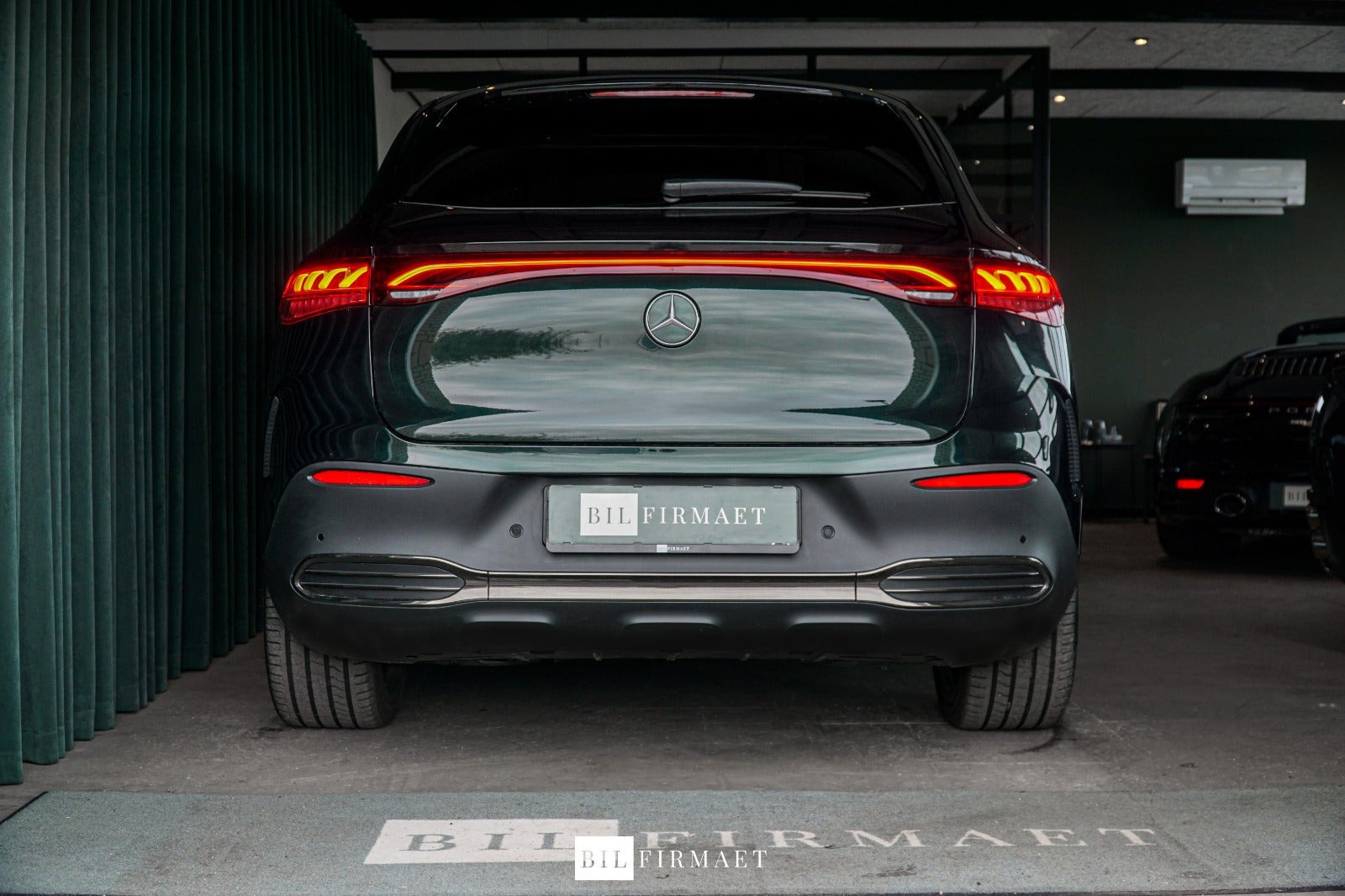 Grøn Mercedes EQE350 SUV fra 2025