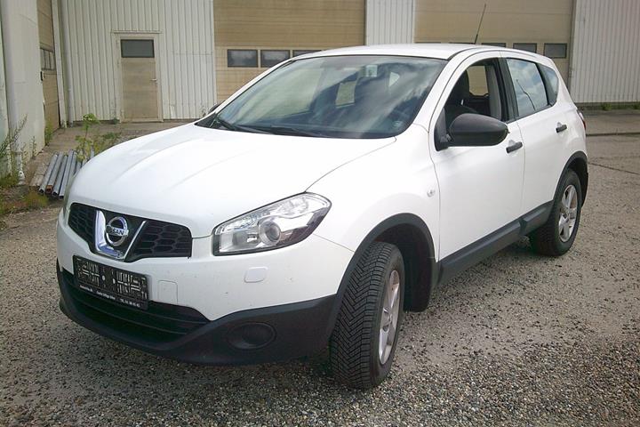 Gul Nissan Qashqai fra 2012 set udefra