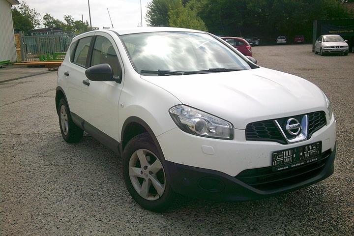 Gul Nissan Qashqai fra 2012