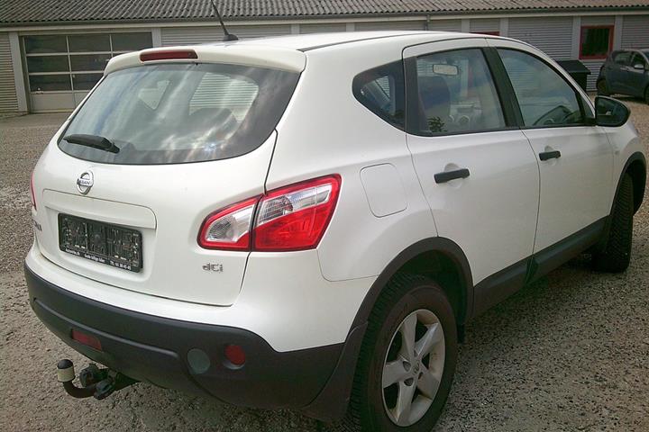 Gul Nissan Qashqai fra 2012