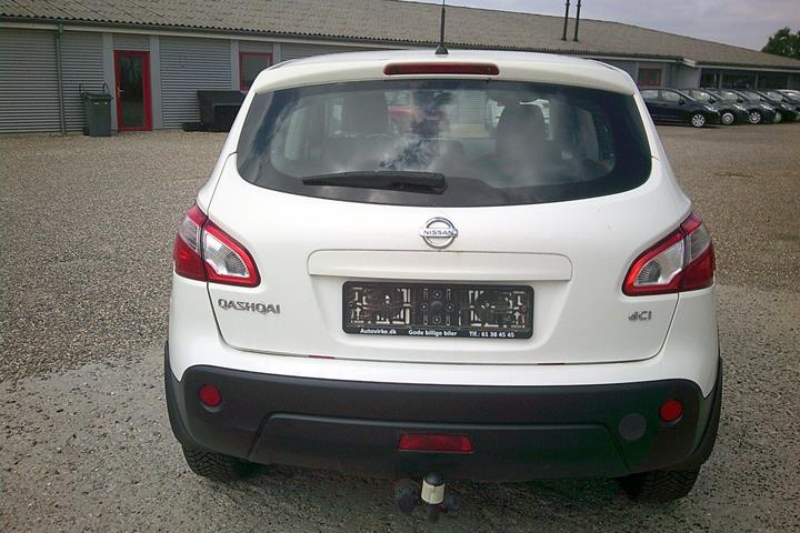 Gul Nissan Qashqai fra 2012