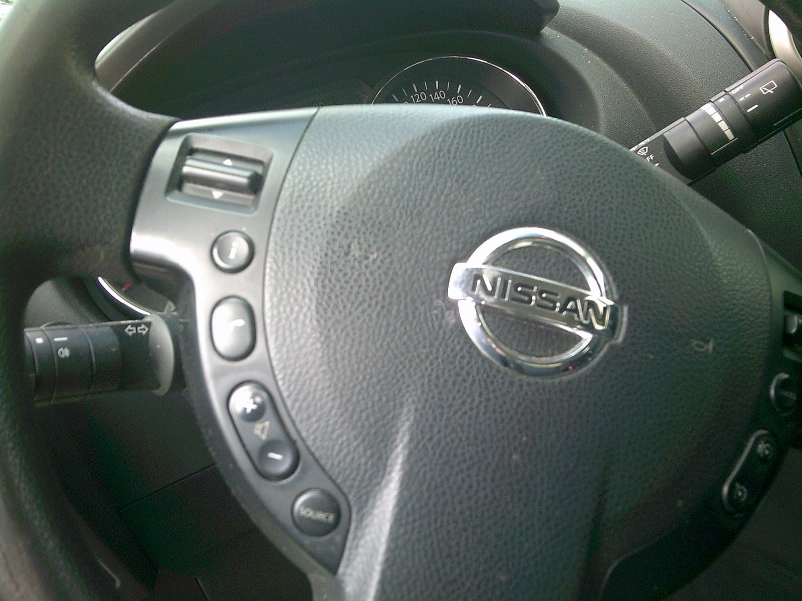 Gul Nissan Qashqai fra 2012