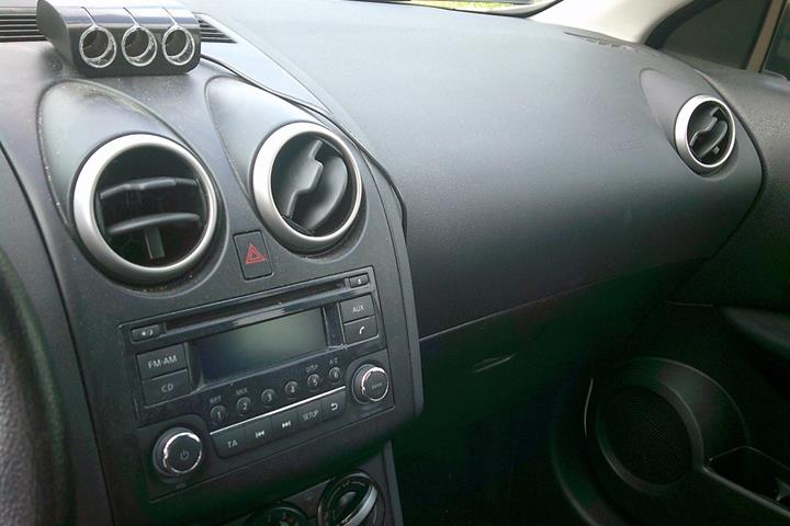 Gul Nissan Qashqai fra 2012
