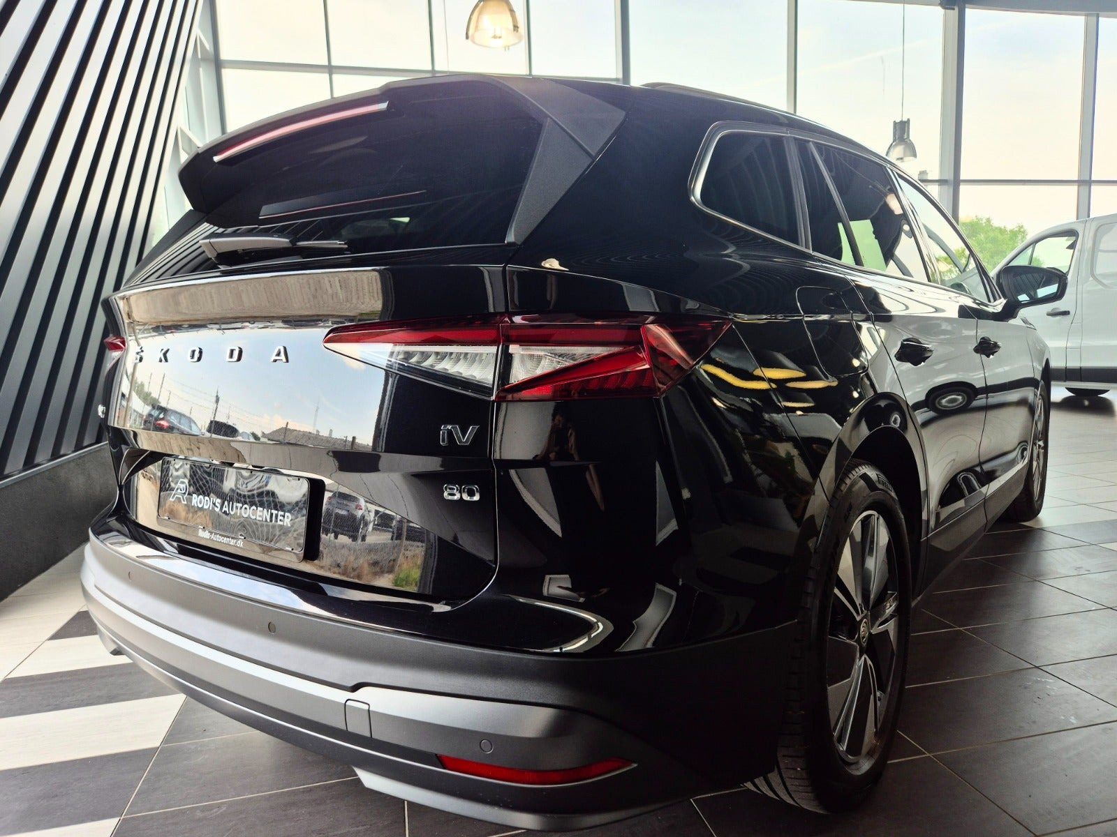Sort Skoda Enyaq fra 2023