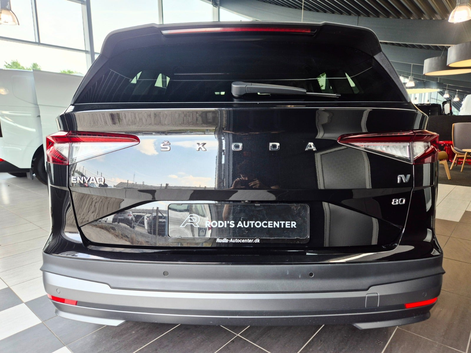Sort Skoda Enyaq fra 2023