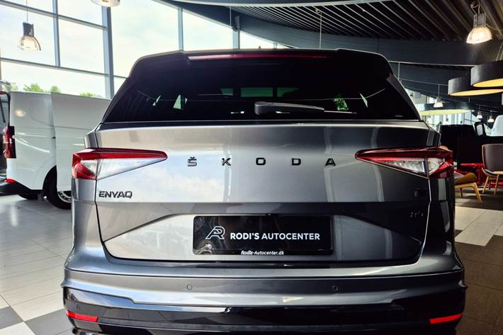 Grå Skoda Enyaq fra 2022
