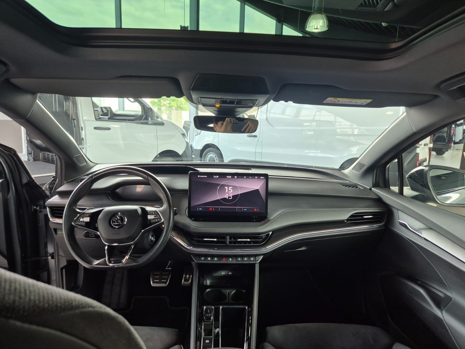 Grå Skoda Enyaq fra 2022