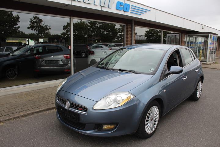 Blå Fiat Bravo fra 2007 set udefra