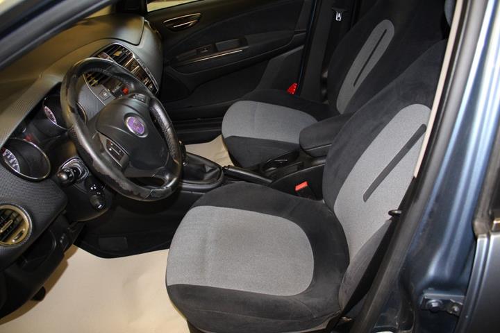 Blå Fiat Bravo fra 2007 set indefra