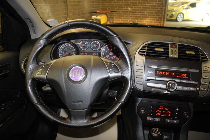 Blå Fiat Bravo fra 2007 set indefra