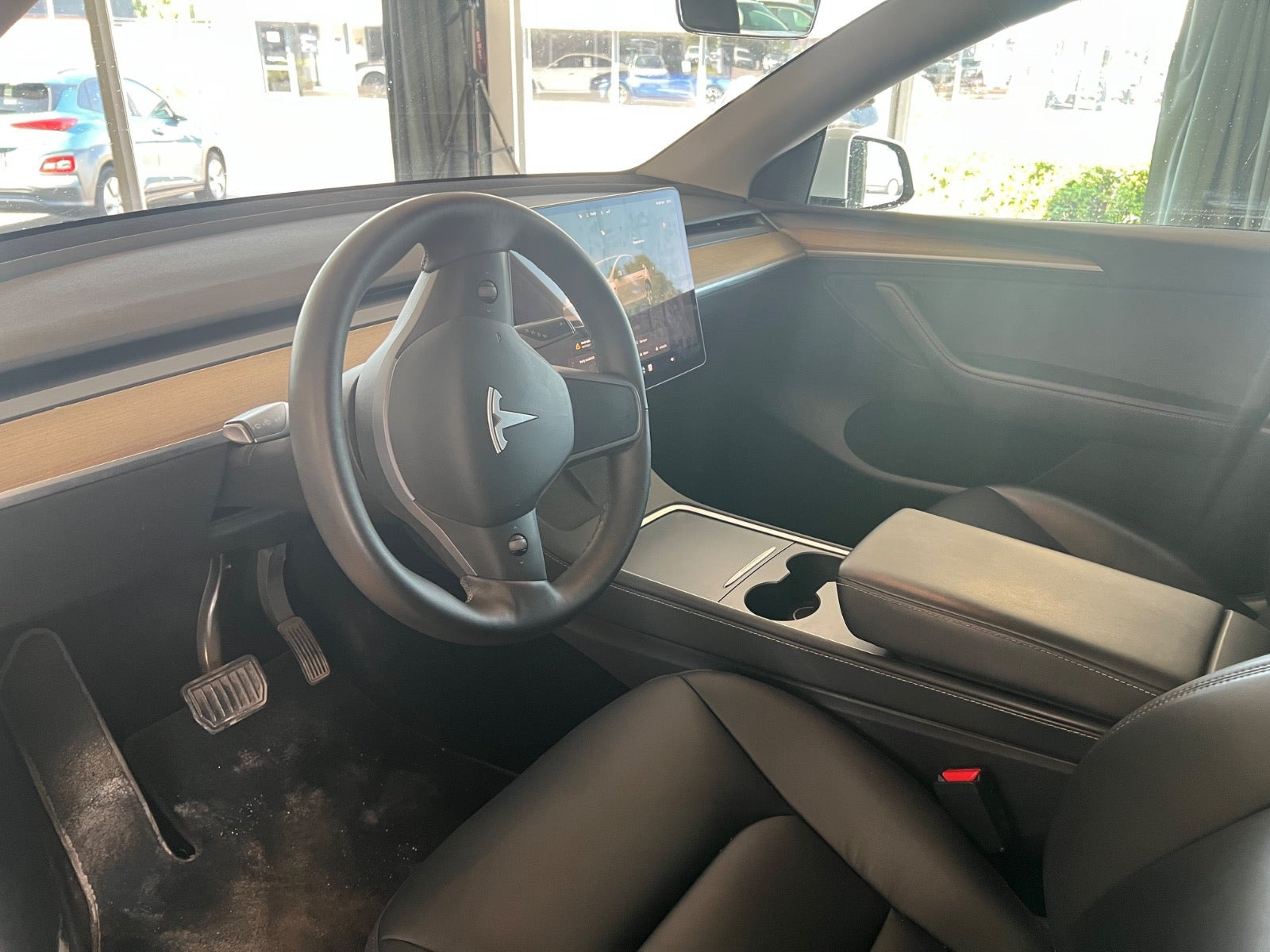 Grøn Tesla Model Y fra 2023