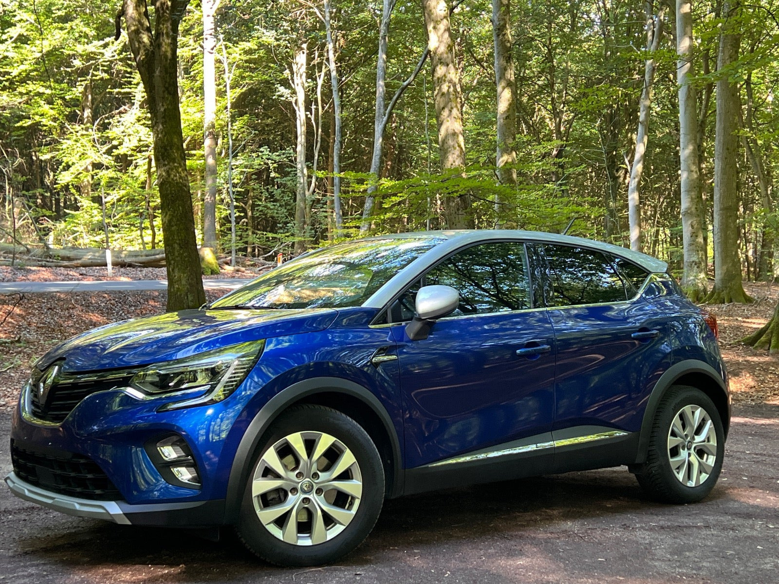 Blå Renault Captur fra 2021