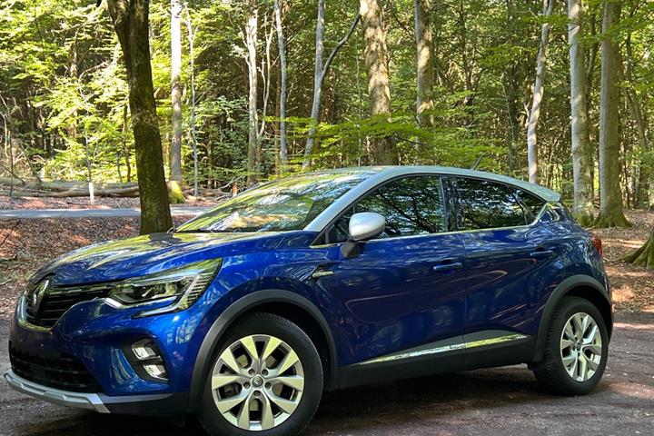 Blå Renault Captur fra 2021