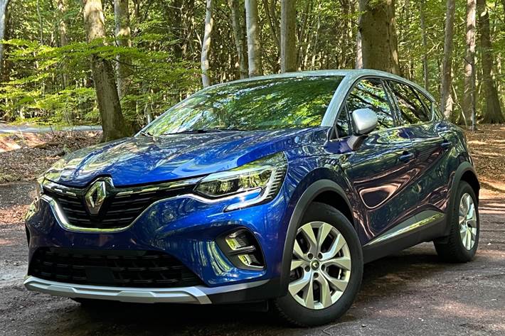 Blå Renault Captur fra 2021