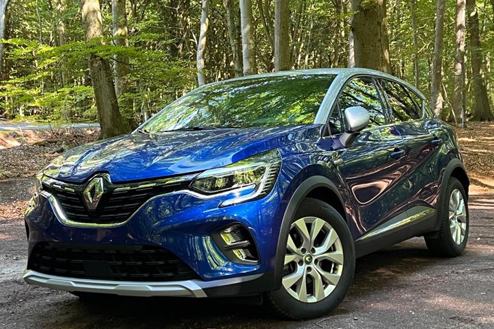 Blå Renault Captur fra 2021
