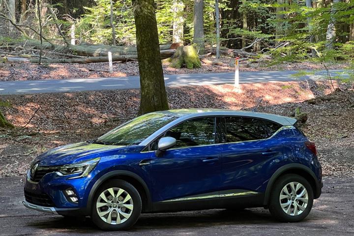 Blå Renault Captur fra 2021