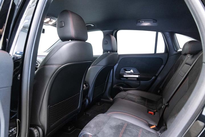 Sort Mercedes EQA350 fra 2025