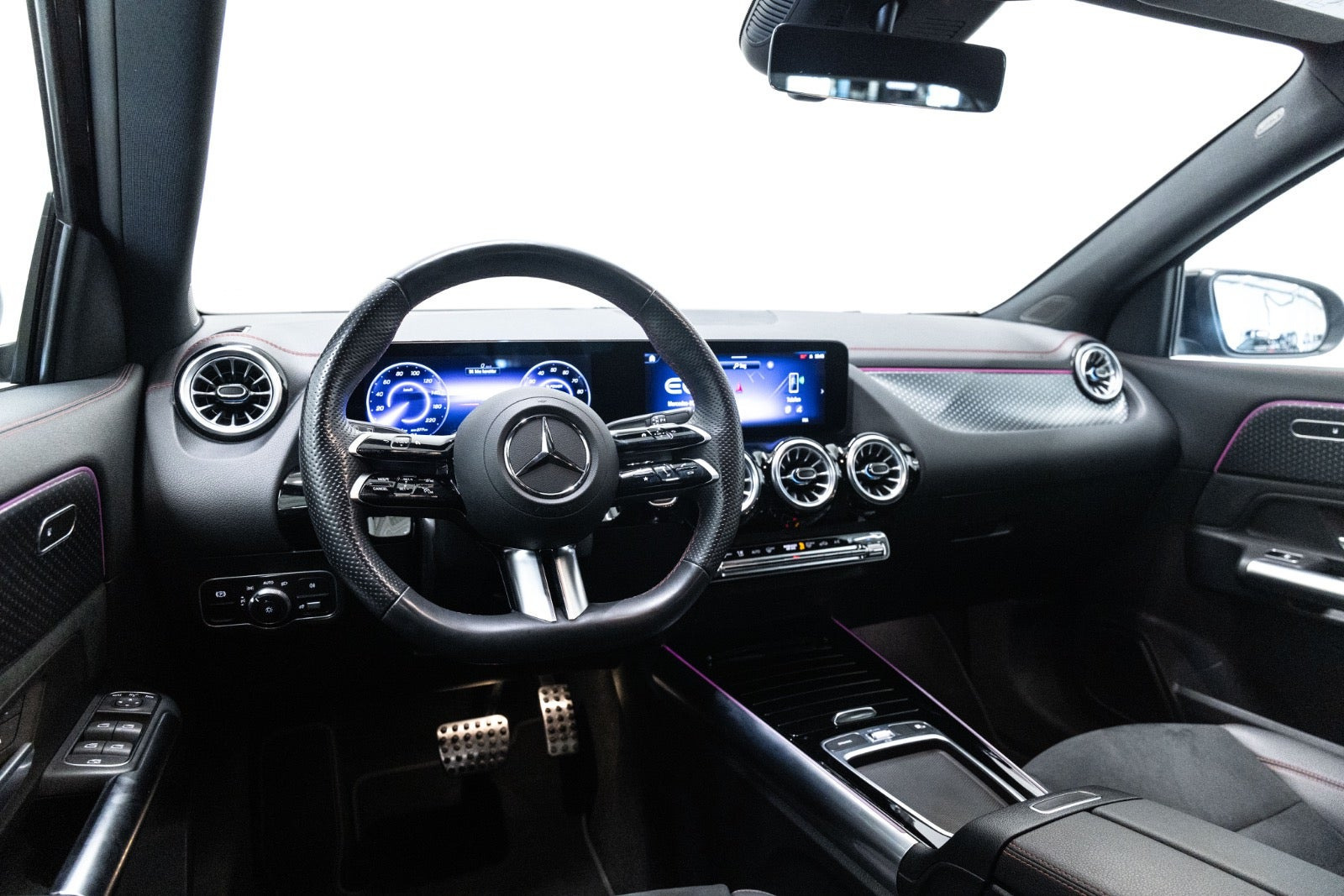 Sort Mercedes EQA350 fra 2025