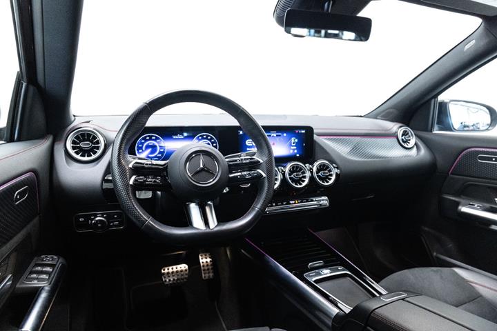 Sort Mercedes EQA350 fra 2025