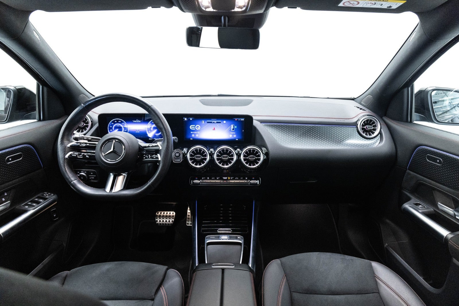 Sort Mercedes EQA350 fra 2025