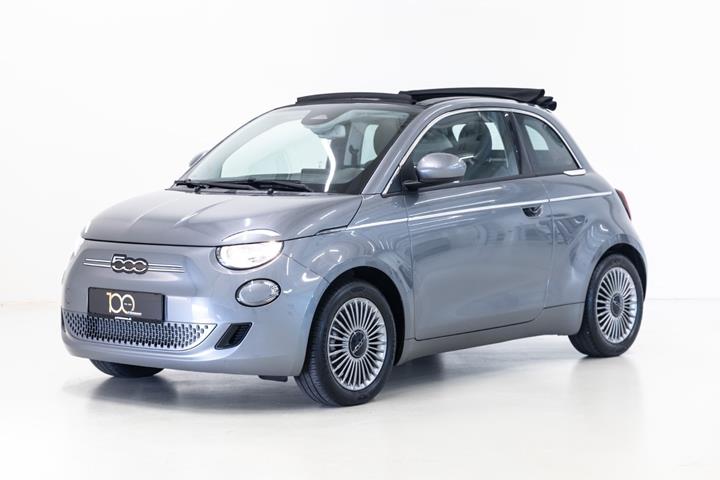 Grå Fiat 500e fra 2023 set udefra
