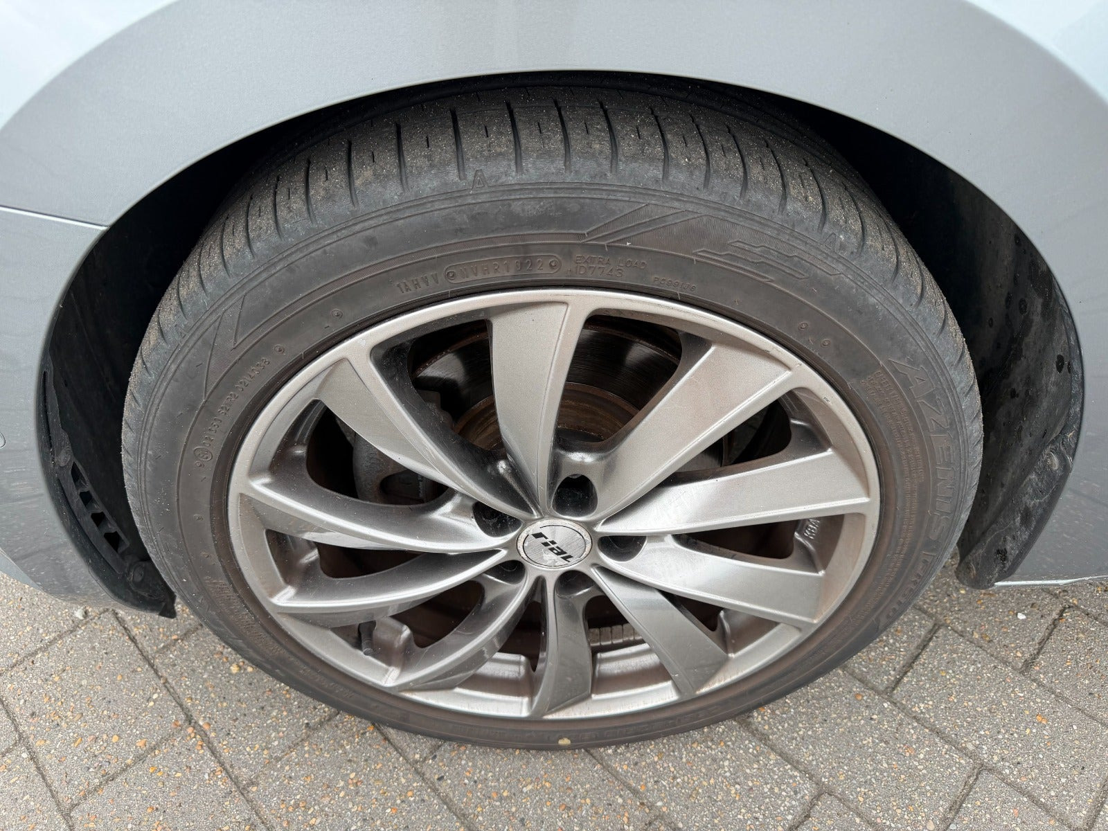 Grå Skoda Superb fra 2019