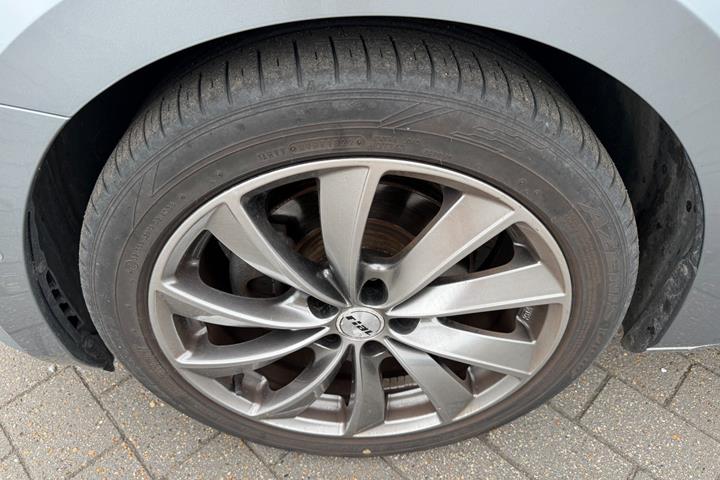 Grå Skoda Superb fra 2019