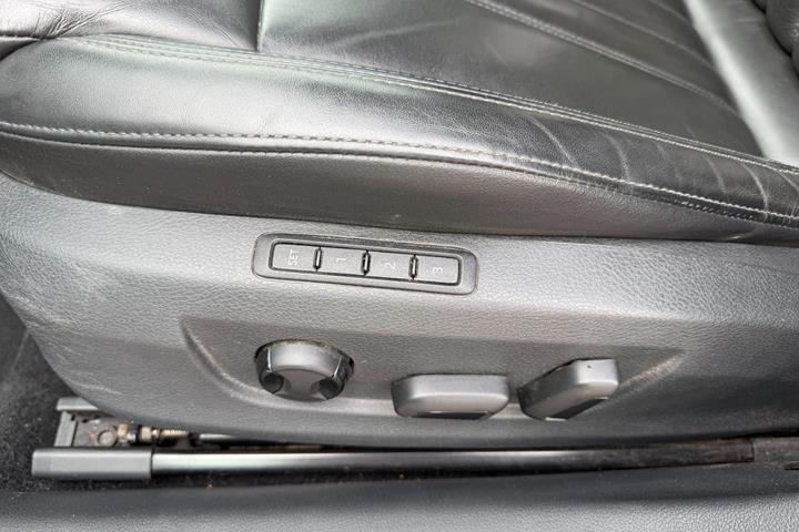Grå Skoda Superb fra 2019
