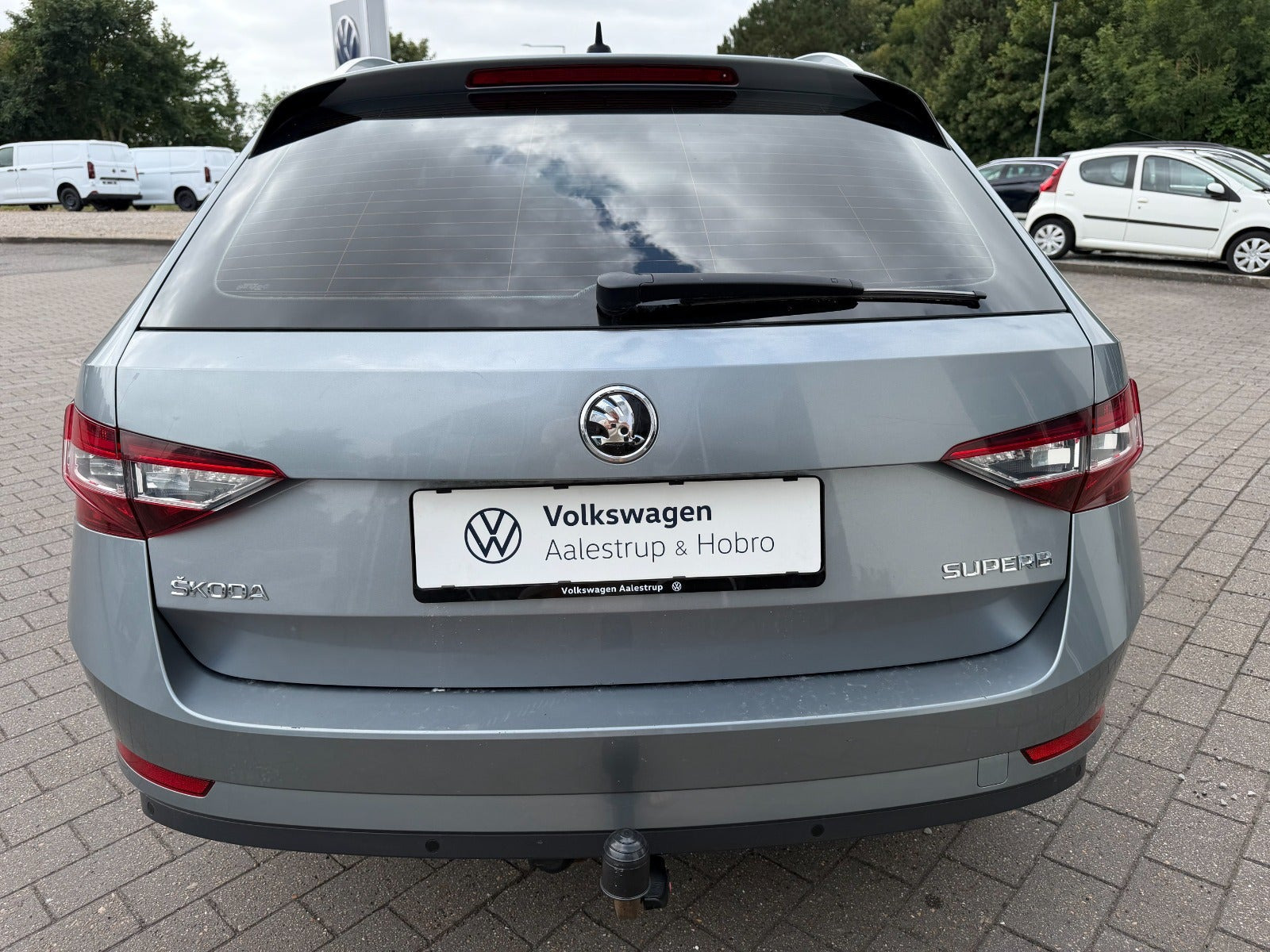 Grå Skoda Superb fra 2019