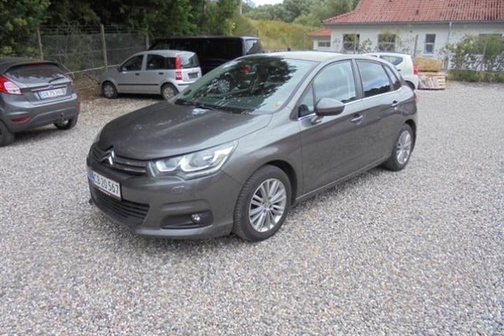 Grå Citroën C4 fra 2017 set udefra