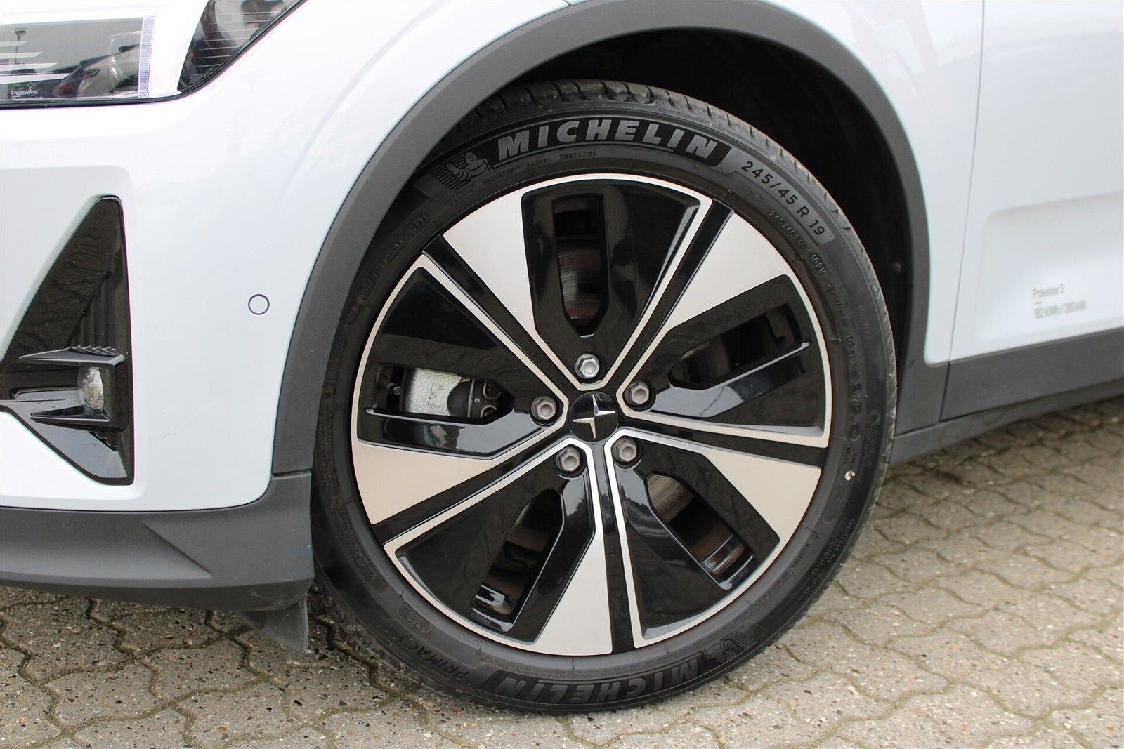 Hvid Polestar 2 fra 2024