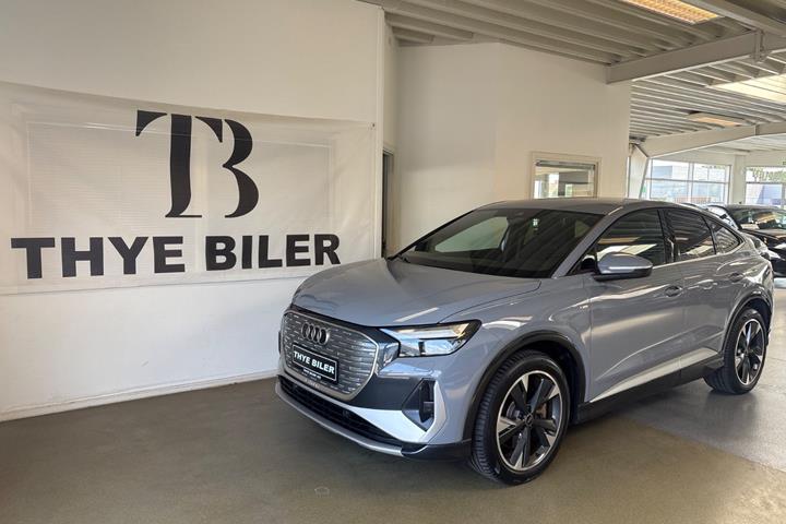 Grå Audi Q4 e-tron fra 2023