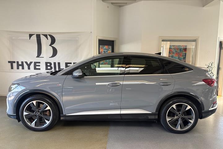 Grå Audi Q4 e-tron fra 2023