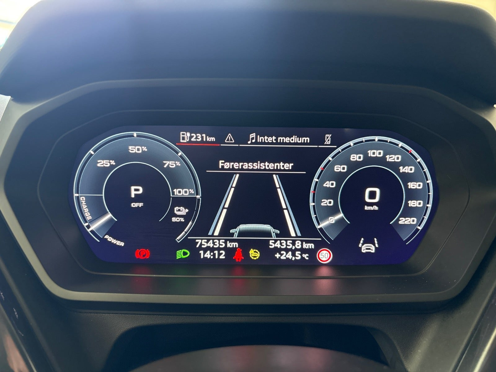 Grå Audi Q4 e-tron fra 2023