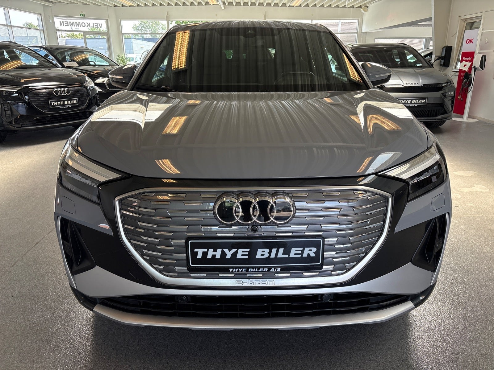 Grå Audi Q4 e-tron fra 2023