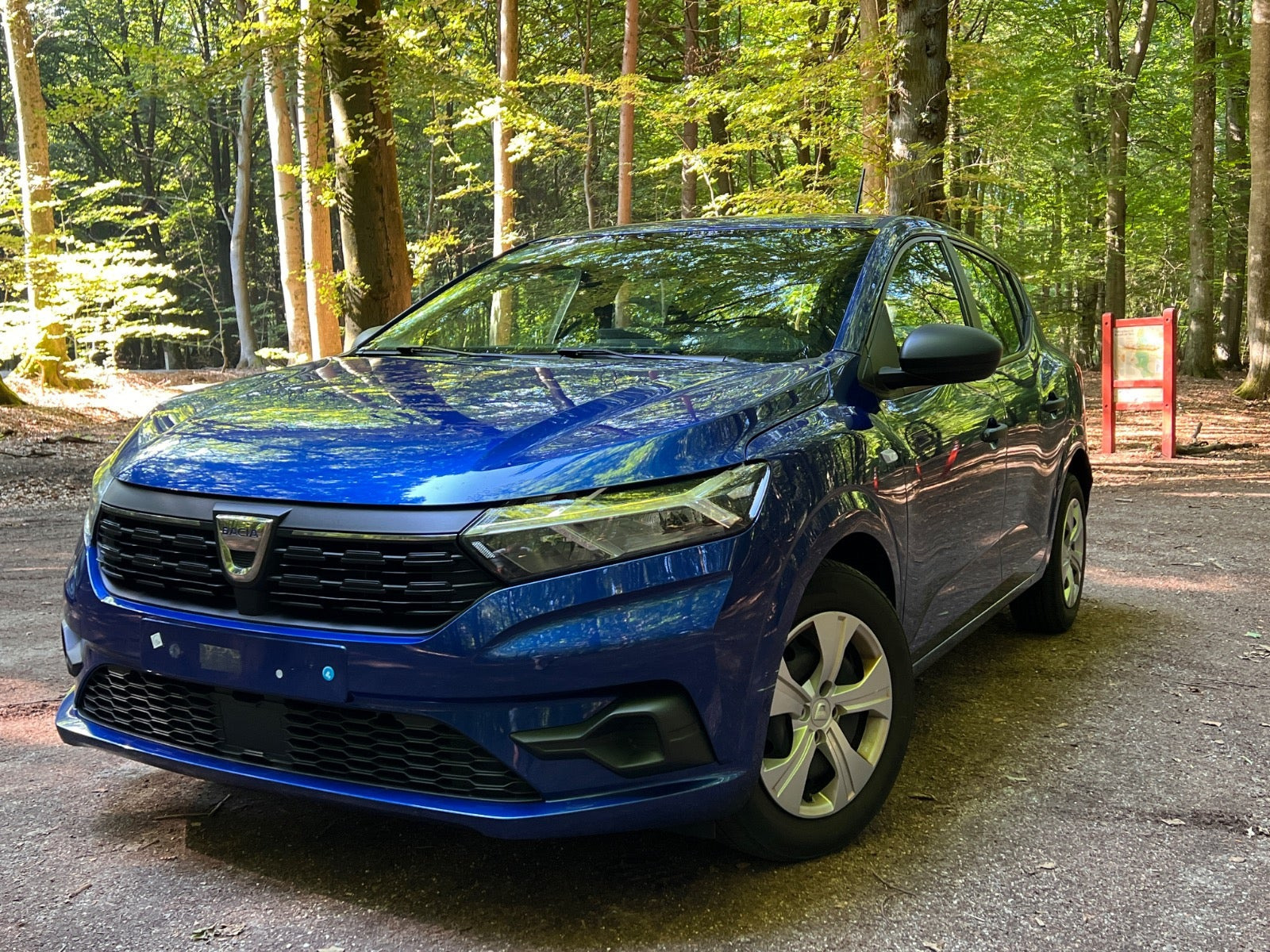 Blå Dacia Sandero fra 2021