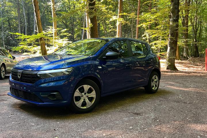 Blå Dacia Sandero fra 2021