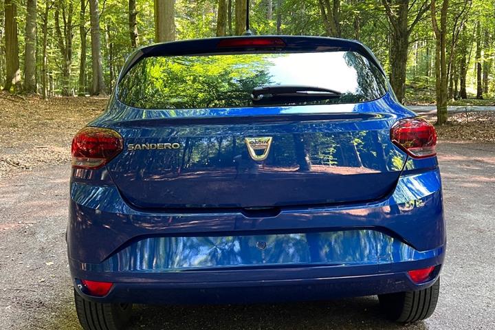 Blå Dacia Sandero fra 2021