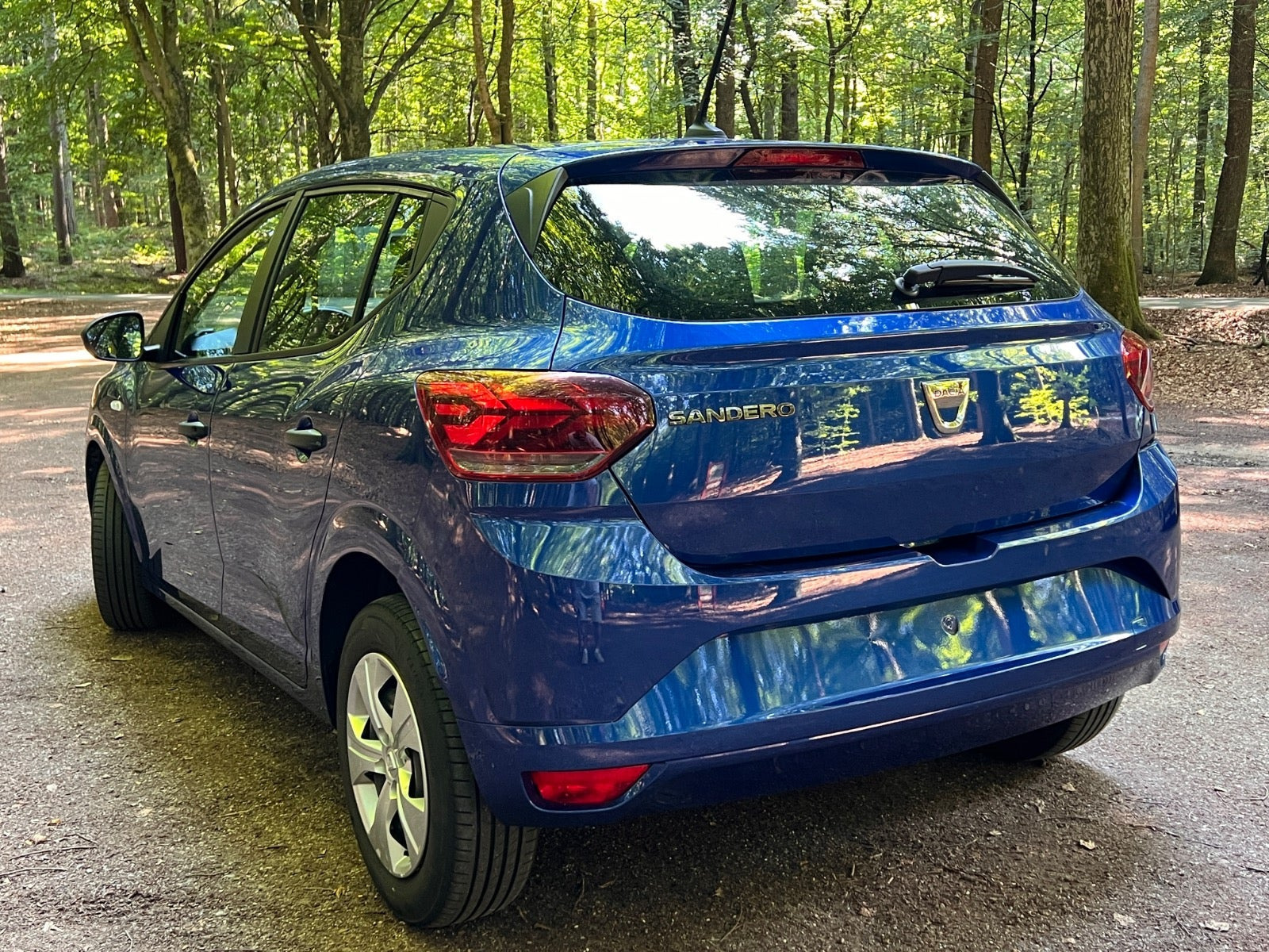 Blå Dacia Sandero fra 2021