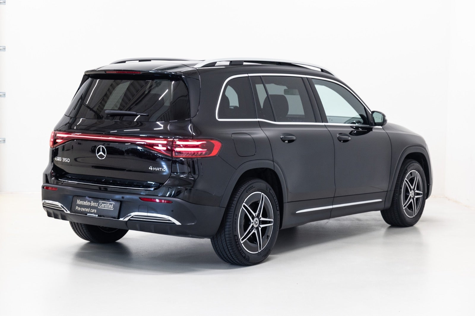Sort Mercedes EQB350 fra 2025